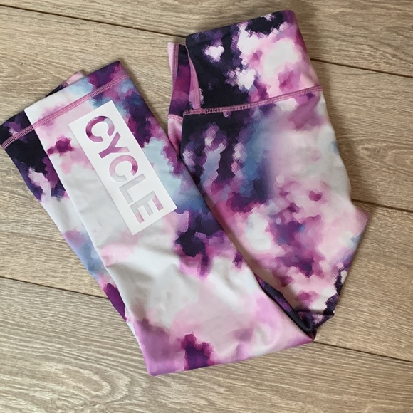 Lululemon Athletica Pink Colorsplash Soul Cycle Capri Leggings. Women’s Size 4 - Picture 3 of 8